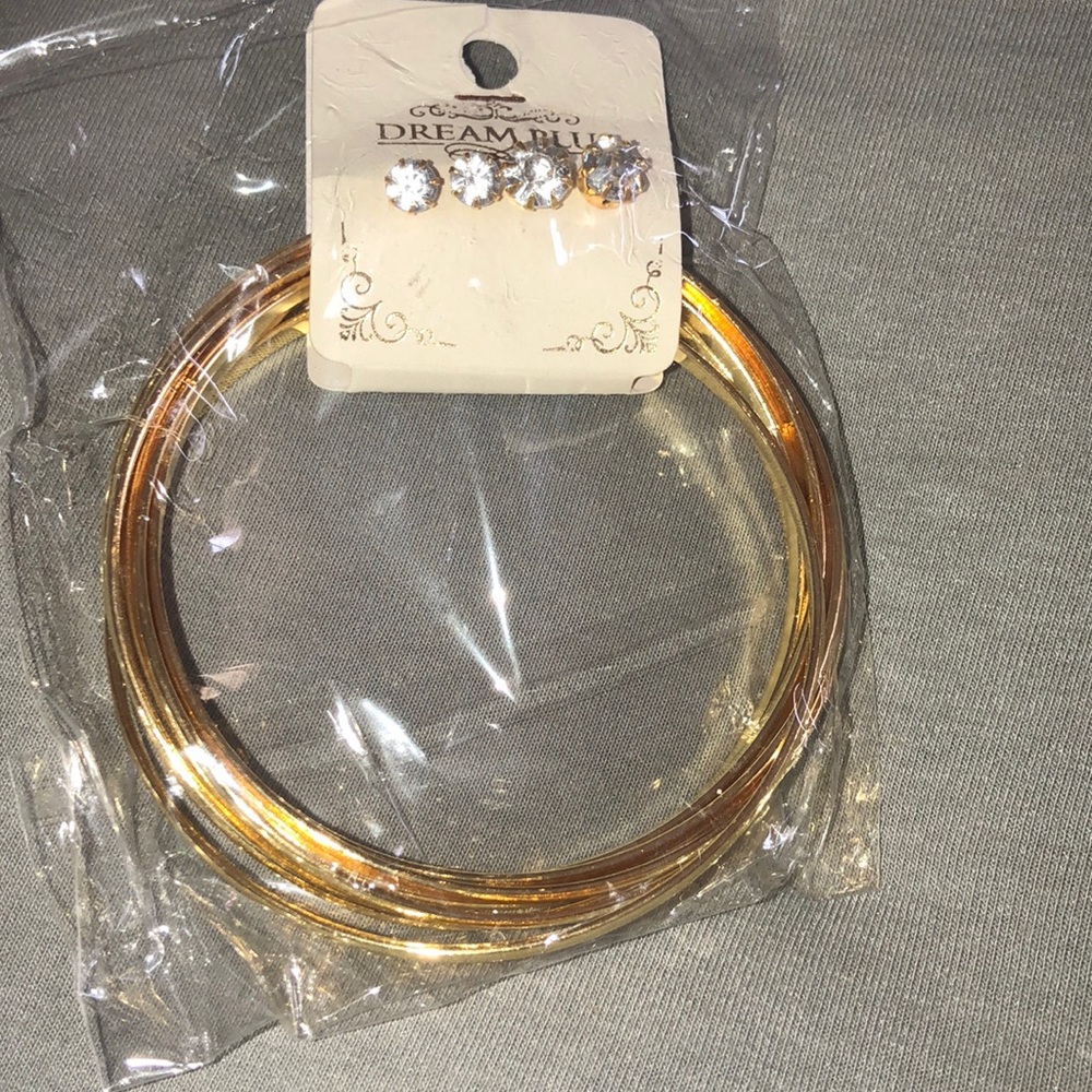 Gold bracelets Bundle w| 2pairs of diamond studs